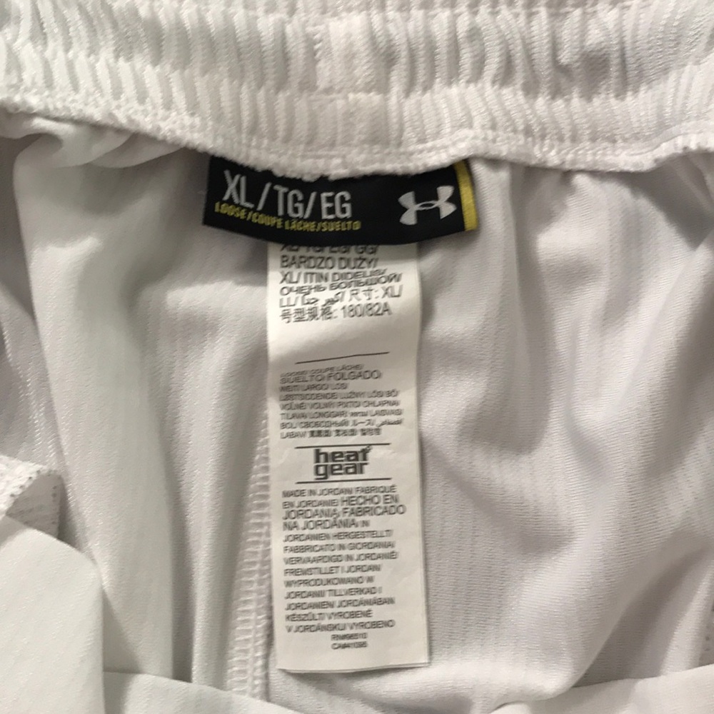 Under armor shorts - Picture 3 of 4